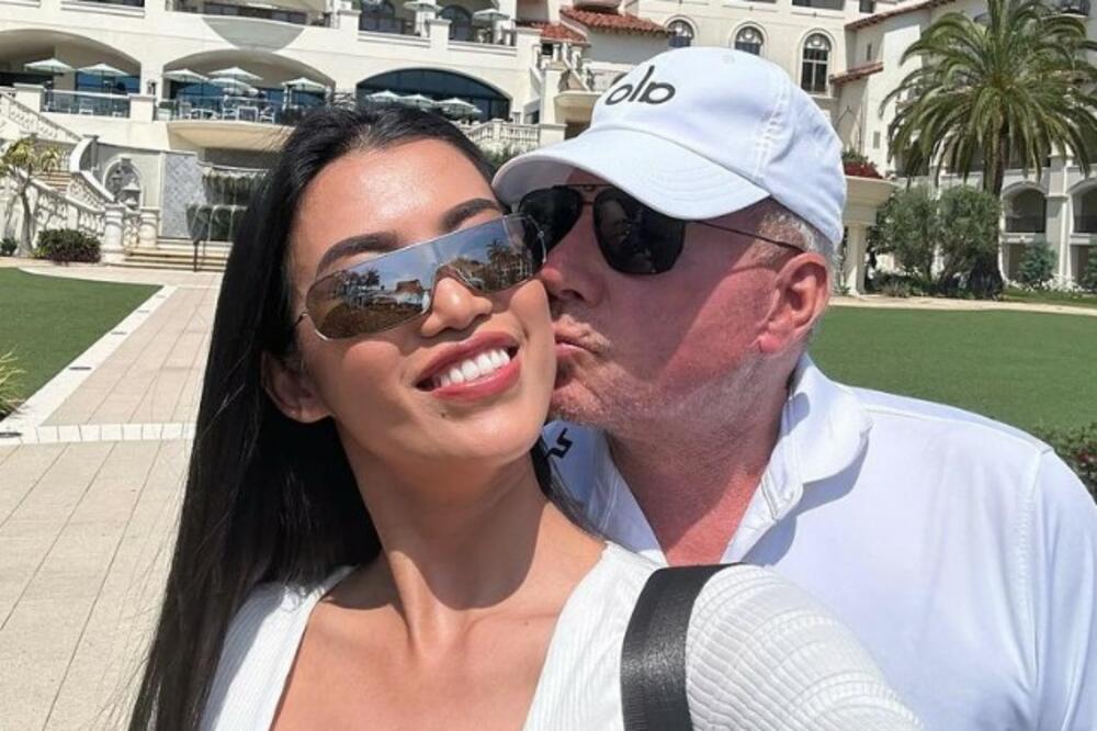 ATRAKTIVNA CRNKA SE UDALA ZA 46 GODINA STARIJEG MUŠKARCA: Svi je OSUĐUJU zbog 1 STVARI, a ona im ZAPUŠILA USTA