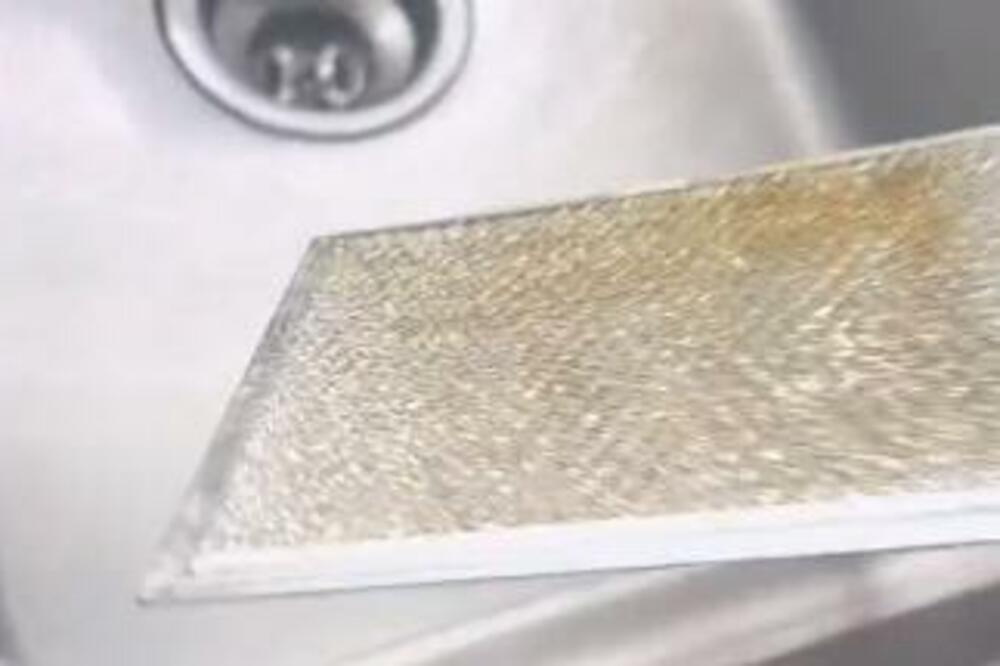 OVA NAMIRNICA ČISTI BOLJE I OD SIRĆETA I OD SODE BIKARBONE: Kamenac i mrlje uklanja za TREN OKA