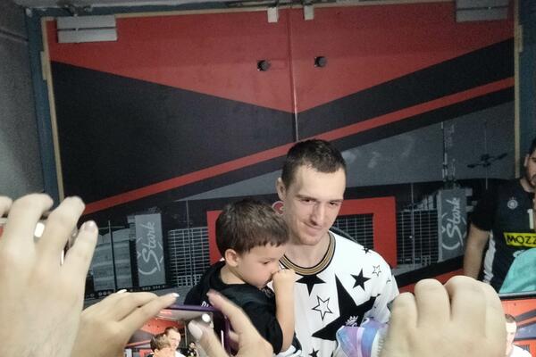 ANĐUŠIĆ NEĆE VIŠE NOSITI BURMU, IZVINIO SE SUPRUZI! Madar našao kvalitetnu zamenu za šampanjac (VIDEO)