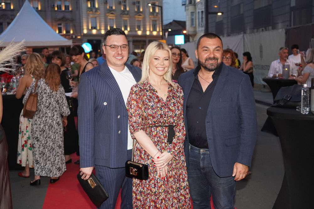 Nisu skidali osmeh da lica