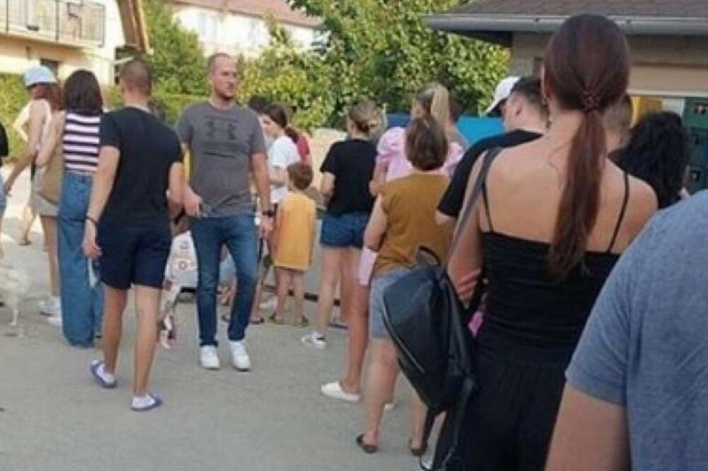 "BRAVO, NOVOSAĐANI!" Ljudi OD JUČE NA NOGAMA zbog devojčice koja PRODAJE KROFNE da bi pomogla BOLESNOM TATI! (FOTO)