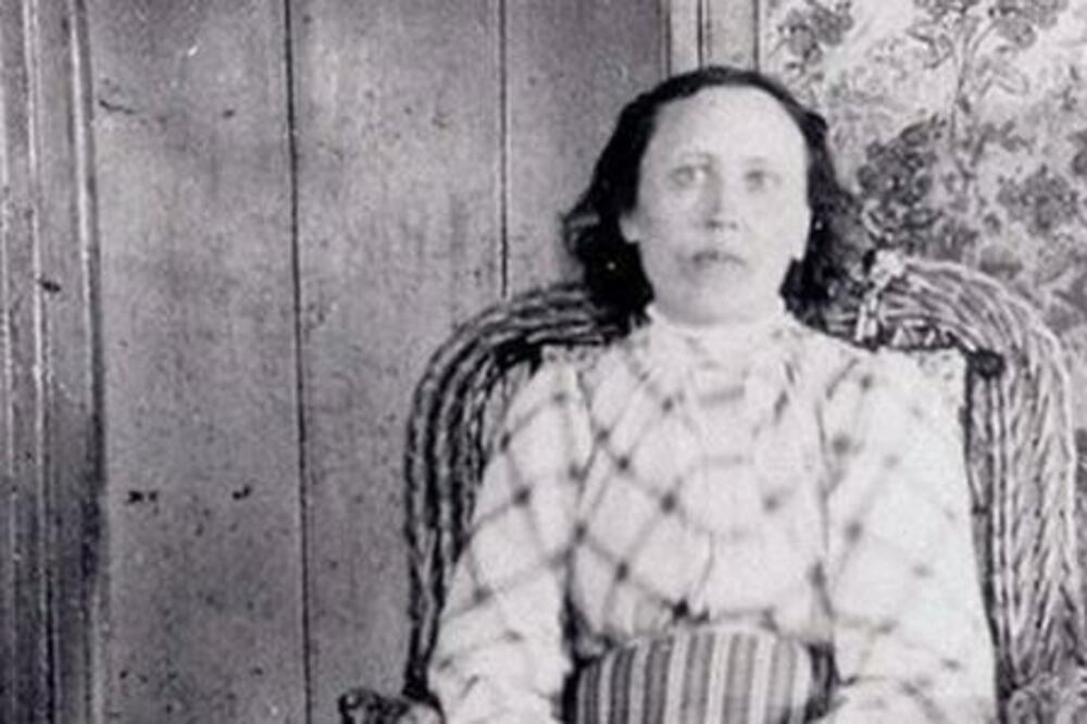 JEZIVA PRIČA O KAROLINI, KOJA JE OTIŠLA DA SPAVA I NIJE SE PROBUDILA 32 GODINE: Nakon buđenja psihijatri ZANEMELI