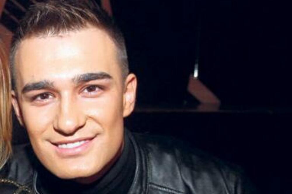 Šok prizor zbunio dame! Naš pevač nabacio kilograme, od starog njega nije ostalo gotovo ništa