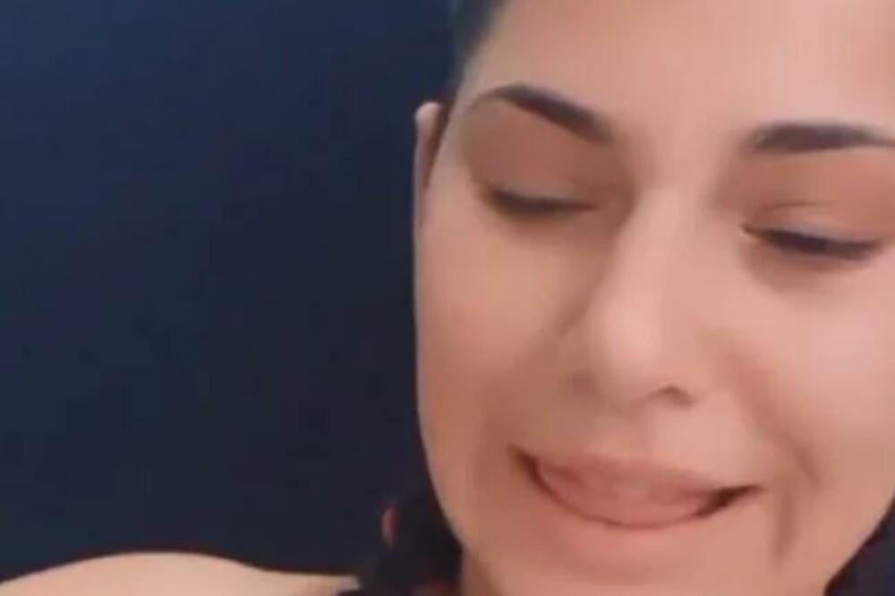 OBJAVLJENA KUĆNA FOTKA MILICE VESELINOVIĆ: Stavila je ispod STOMAKA, a faca će vam SVE REĆI