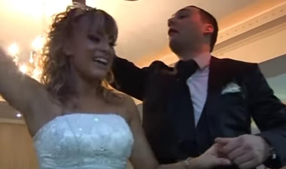 Ljubav su krunisali najpre u crkvi Odžaklija u Leskovcu, a potom i spektakularnim slavljem u prestižnom restoranu