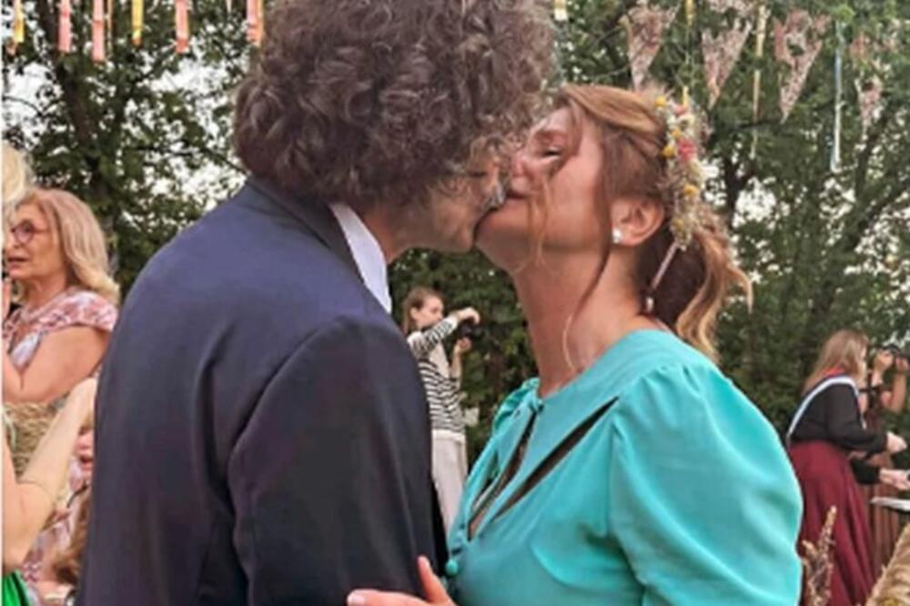 STRASNI POLJUBAC BRANKE PUJIĆ I GAGIJA JOVANOVIĆA U JAVNOSTI: Anđela sve PODELILA na MREŽE, sve puca od LJUBAVI