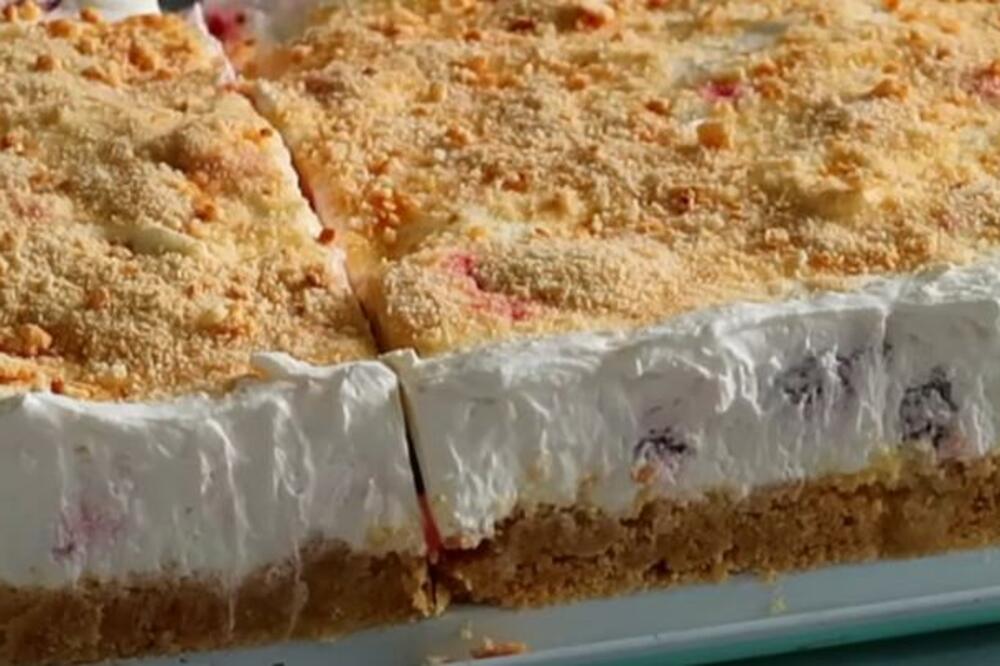 OVA TORTA SE SPREMA ZA SAMO 10 MINUTA, A OSVEŽIĆE VAS U SEKUNDI: Kombinacija KEKSA i 1 VOĆA obara sa NOGU (RECEPT)