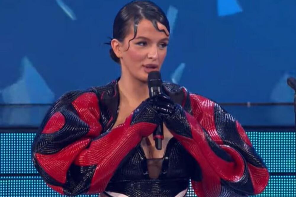 ONA JE FAVORIT U ZVEZDAMA GRANDA! Studira TEŽAK FAKULTET, a tek da joj VIDITE DEČKA, kakav FRAJER