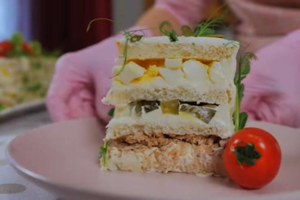 OVA LETNJA SLANA TORTA JE NAJBOLJE REŠENJE PO VRUĆINAMA: Sprema se za 15 minuta, a ŠPORET vam NE TREBA (RECEPT)