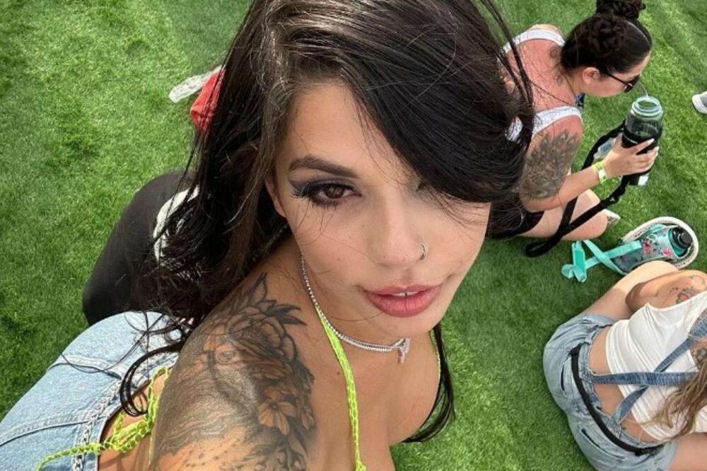 ĐINU JE MAJKA NATERALA DA SE BAVI STRIPTIZOM SA 18 GODINA: Proživela je PAKAO, a tek šta je uradila za 300 EVRA