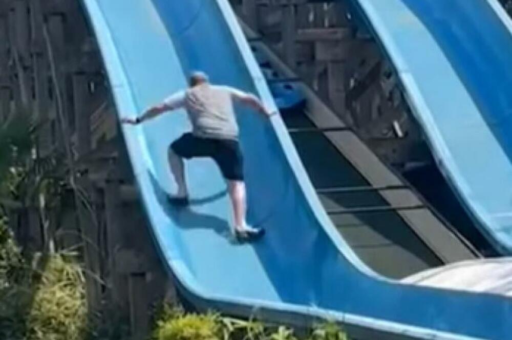 BILI SU U AKVA PARKU, A ONDA ZAČULI VRISAK SVOG DETETA SA TOBOGANA: A reakcija oca je PRIČA ZA SEBE! (VIDEO)