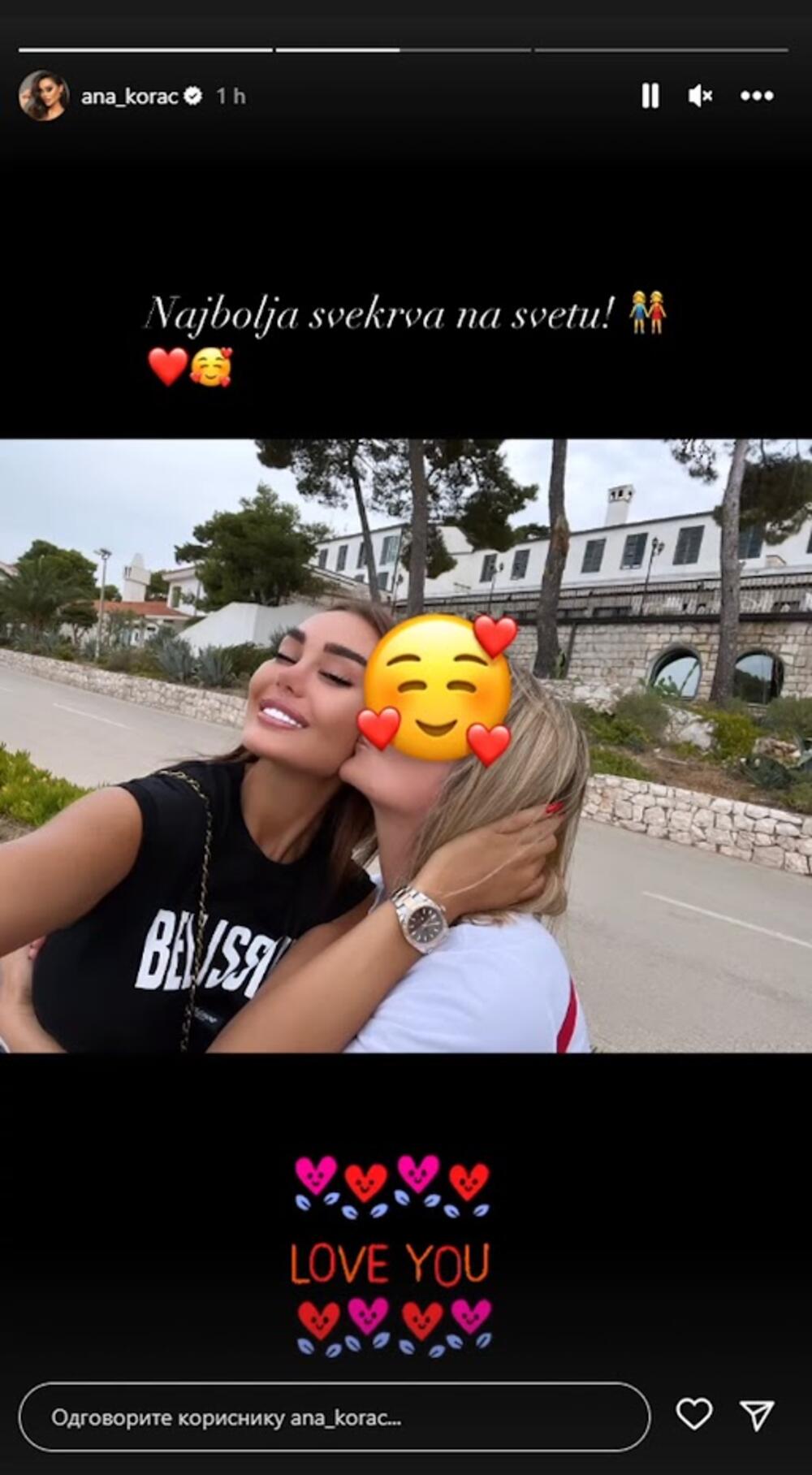 Ana Korać u društvu svekrve