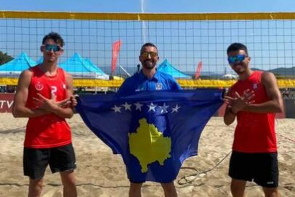 SRBI ODBILI DA IGRAJU SA TZV. KOSOVOM: Protivnici likovali dvoglavim orlom Albanije! (FOTO)