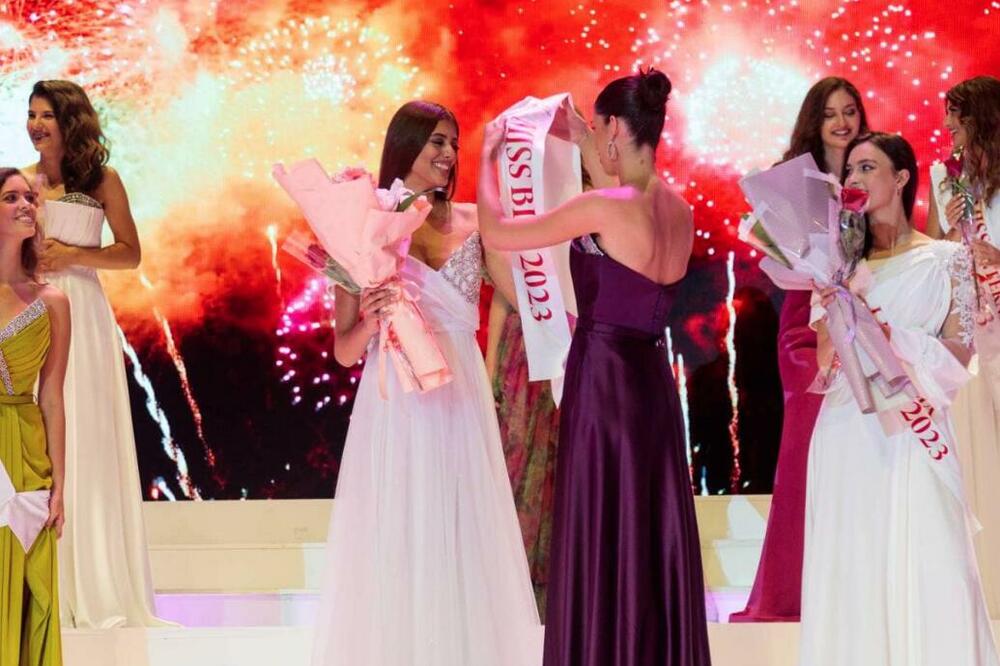 BANJALUČANKA IZABRANA ZA MISS BiH ZA 2023. GODINU: Anđela odnela TITULU NAJLEPŠE, evo ko su prva i druga pratilja