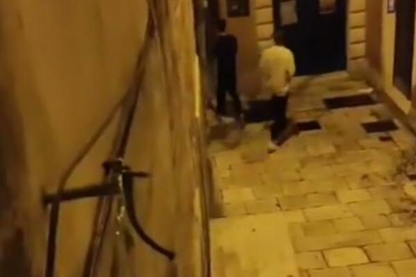 GOSPOĐETINA IZ SPLITA RASTERALA TURISTE! Prekipelo joj kad je videla šta RADE, njen potez će vas ODUŠEVITI (VIDEO)