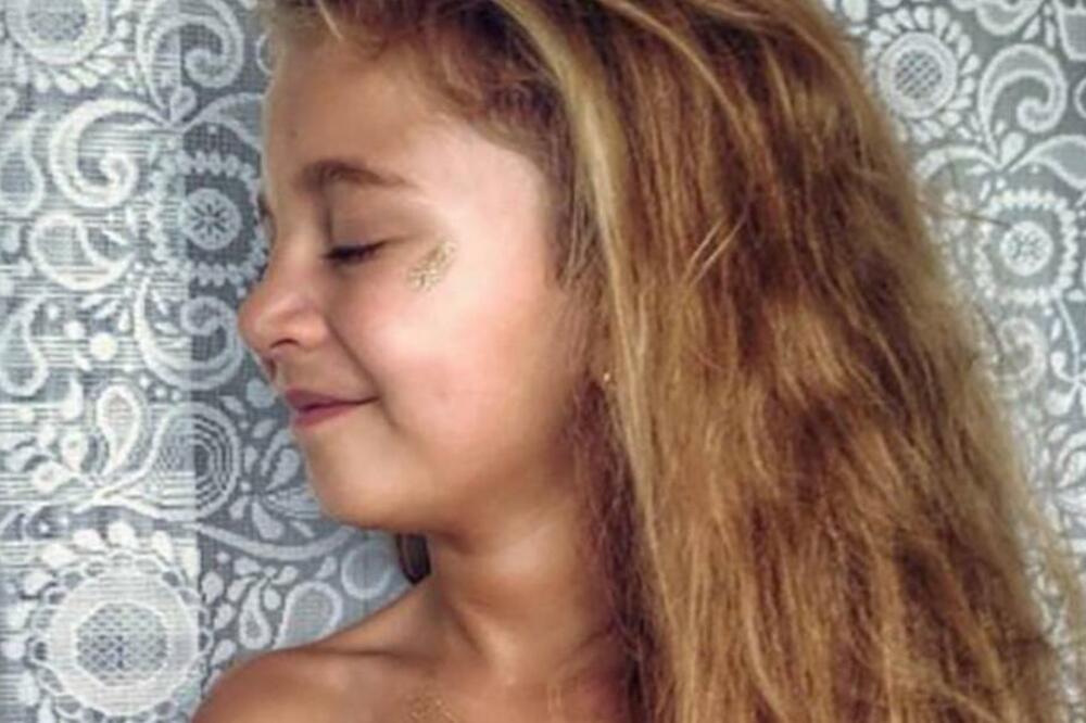 JEDNA U MILION, DEVOJČICA ŽIVI SA SRCEM VAN GRUDNOG KOŠA: Lekari imali MRAČNE PROGNOZE, sve ih je POBEDILA (VIDEO)