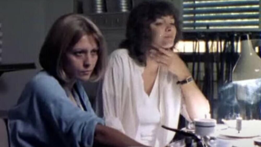 Koraljka Hrs i Gorica Popović u filmu 'U raljama života'