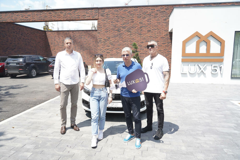 Saša Popović uručio ključeve pobednice Zvezda Granda