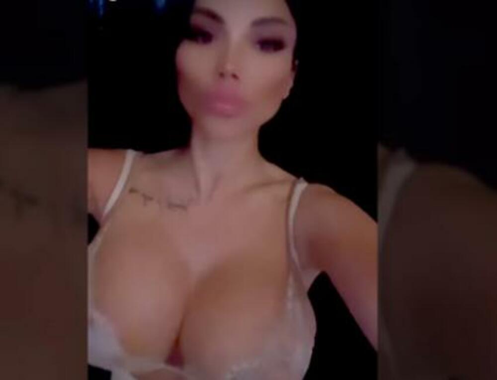 'Grudi su joj kao dve oromne silikonske lopte', 'šta je ovo', 'malo si preterala', samo su neki od komenatra