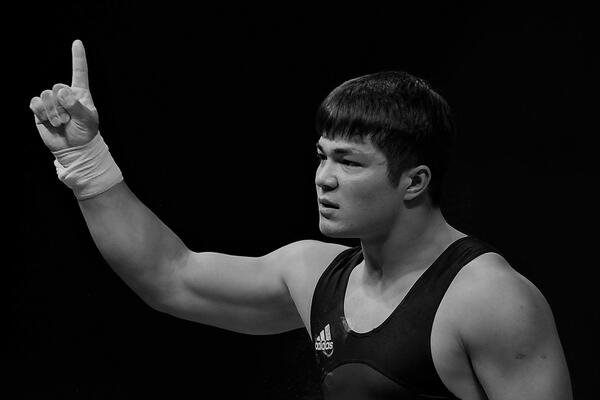 UŽASNE VESTI! Oduzeli mu SVETSKO zlato, a sada je izvršio SAMOUBISTVO! (FOTO)