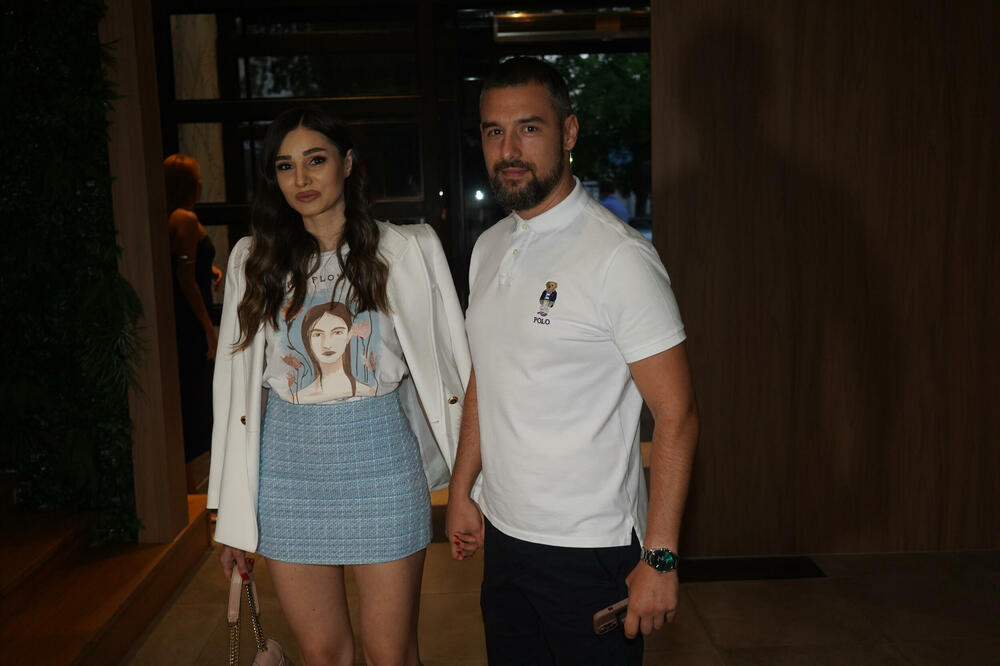 DA LI JE MOGUĆE DA JE OVAKO DOBRA? Nemanja pokazao ŽENU i sve bacio na kolena: Lepota koja se ne viđa SVAKI DAN