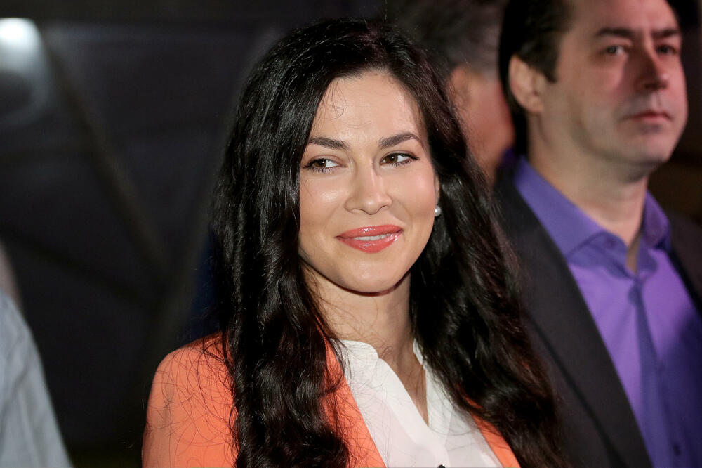 PORODILA SE MARIJA PETRONIJEVIĆ: Glumica krila da je TRUDNA, a sada pokazala BEBU i sve RAZNEŽILA OBJAVOM (FOTO)