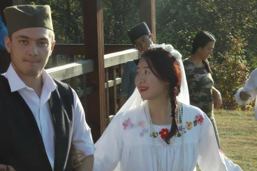 NEVESTE IZ KINE DOLAZE DA SE UDAJU ZA SRBE: Domišljati Kosjerci osmislili SPEKTAKL kojim su svi oduševljeni (FOTO)