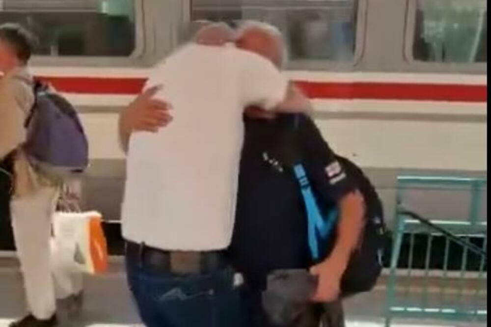 JOŠKO NIJE VIDEO DRUGOVE IZ JNA 33 GODINE, A SAD MU DOŠLI NA SVADBU: Tekle muške suze, DIRLJIV SUSRET! (VIDEO)