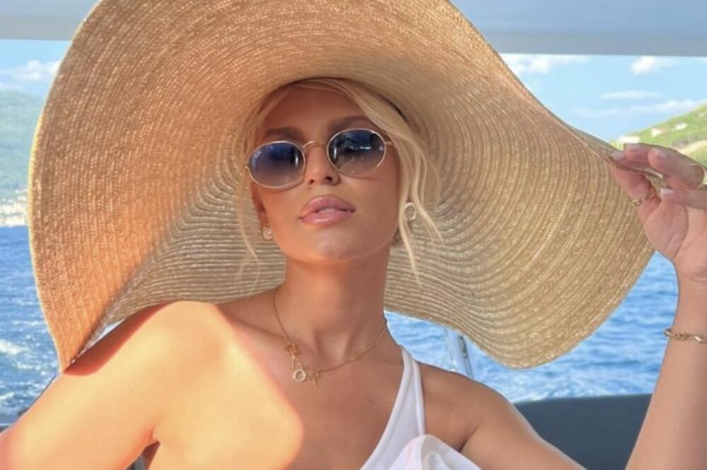 SNAHA ĐOKOVIĆA POKAZALA IZVAJANU FIGURU: Tanke TRAČICE prekrile INTIMNE DELOVE, nikad VRELIJA