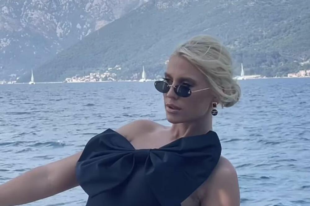 NIKAD VRELIJE IZDANJE SNAHE ĐOKOVIĆA: Pozirala na JAHTI i pokazala ZANOSNE OBLINE, svi će ZUMIRATI