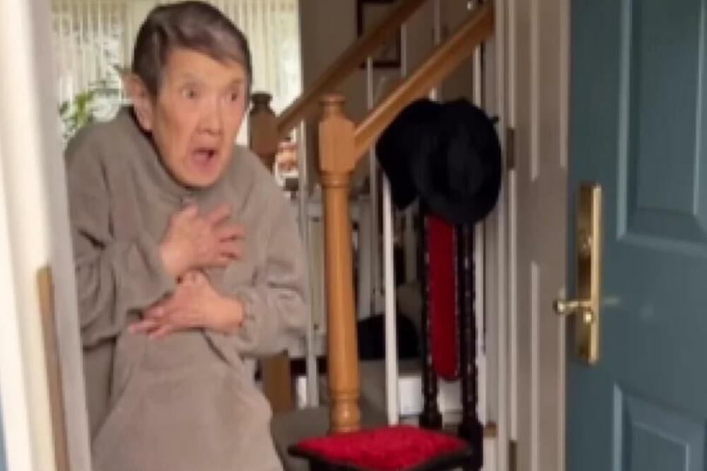 BAKA JE ČULA DA JOJ NEKO KUCA NA VRATA, PA SE IZBEZUMILA: Njima se nikako nije nadala za 93. ROĐENDAN (VIDEO)