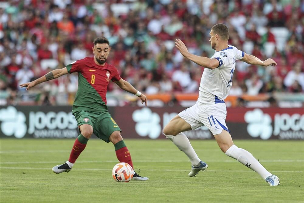Edin Džeko (desno) na utakmici Portugala i Bosne i Hercegovine