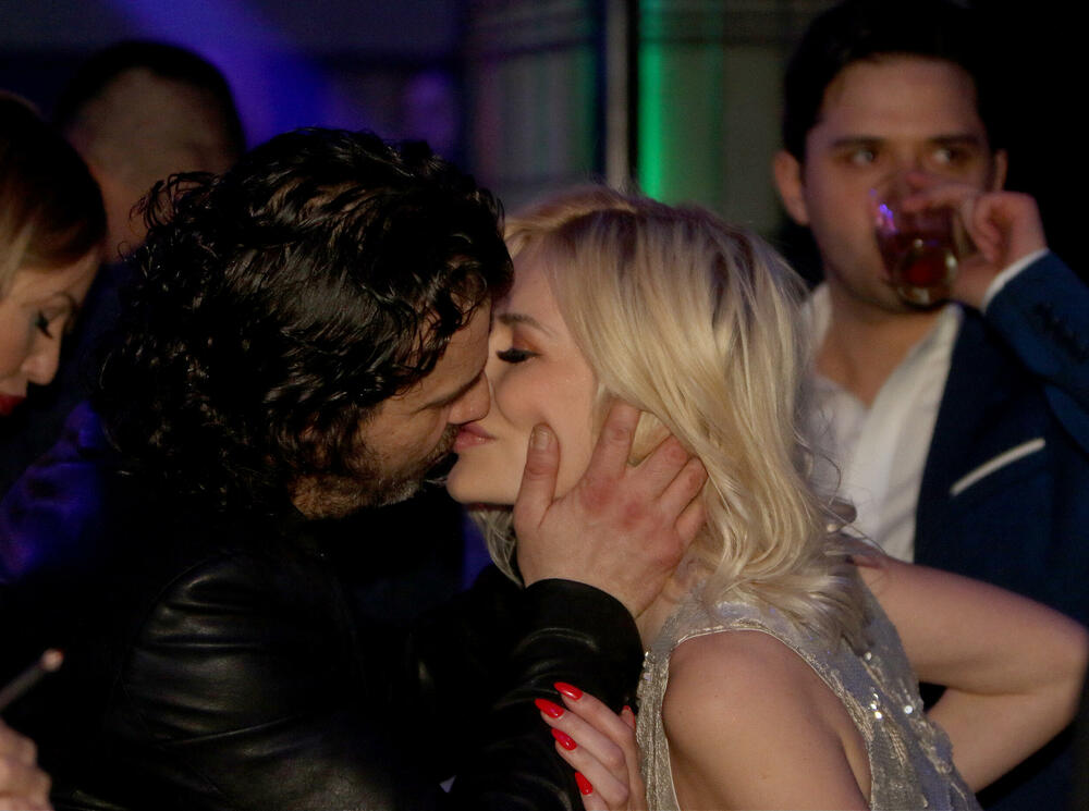 Lukas sa plavušom iz Bosne. 