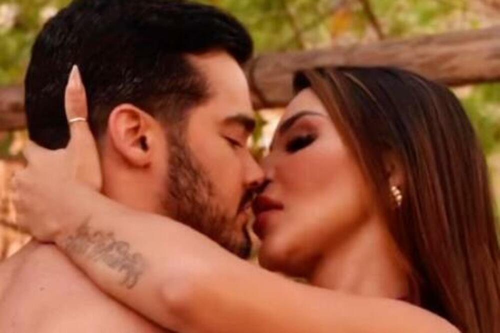 ŽIVE ŽIVOT KAO U FILMU "50 NIJANSI SIVE", IMAJU ODNOSE GDE GOD STIGNU: Imaju samo 1 ŽELJU, a tek šta sve RADE...