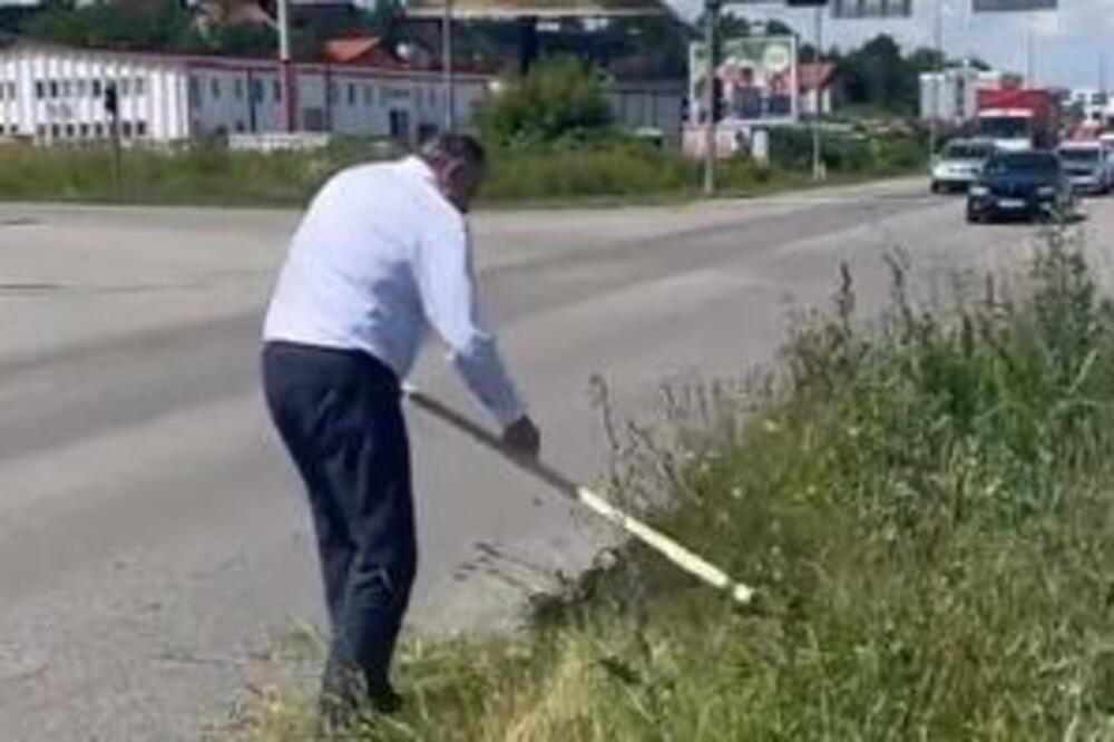DODIK IZAŠAO IZ "MEČKE", PA SE BACIO NA KOŠENJE TRAVE: Ne libi se da ZASUČE RUKAVE, evo o čemu je TAČNO REČ (VIDEO)