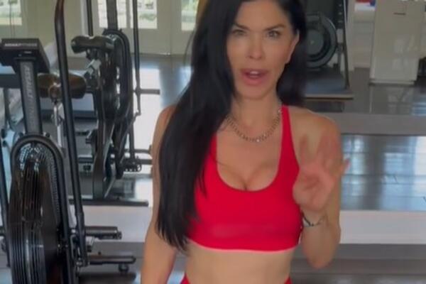 OVO JE NAJVRELIJI SNIMAK VERENICE DŽEFA BEZOSA: Izazovna crnka ZAPALILA mreže, muškarcima OTPADAJU VILICE (VIDEO)