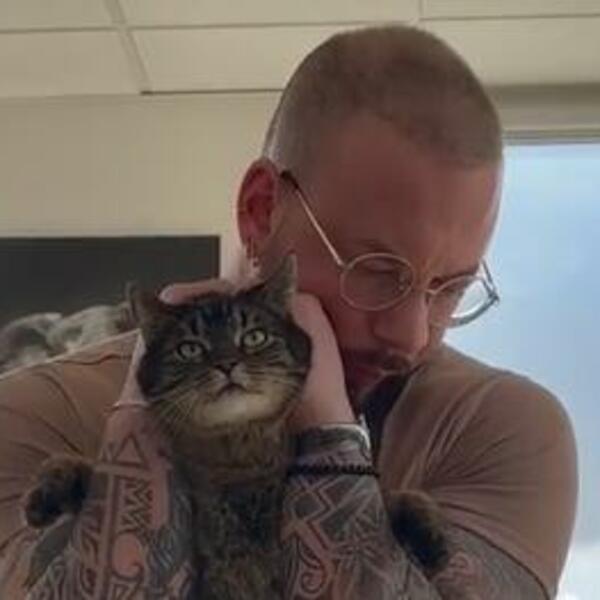 AKO MISLITE DA STE SVE VIDELI OVO SIGURNO NISTE: Ono što ovaj čovek radi ŽIVOTINJAMA je POTPUNA LUDOST (VIDEO)