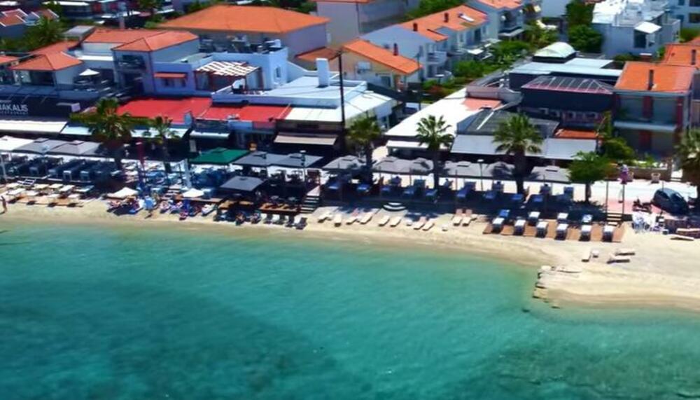 Kafići na plaži u Pefkohoriju