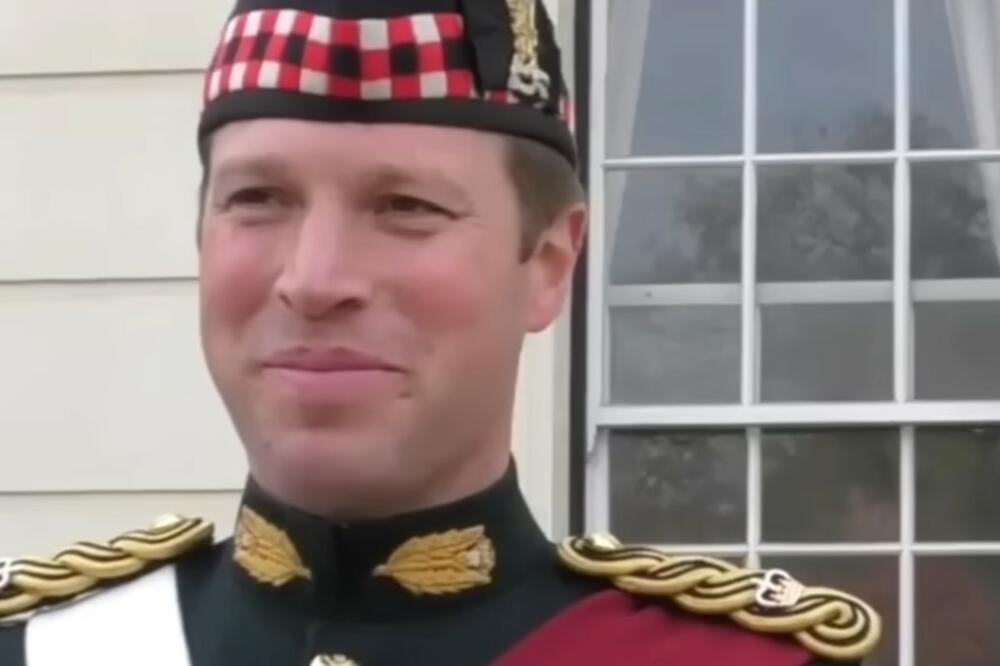 ŽENE PADAJU U NESVEST ZBOG NJEGA: Bio kraljičin telohranitelj, pleni LEPOTOM, a polako gazi KA VRHU (VIDEO)