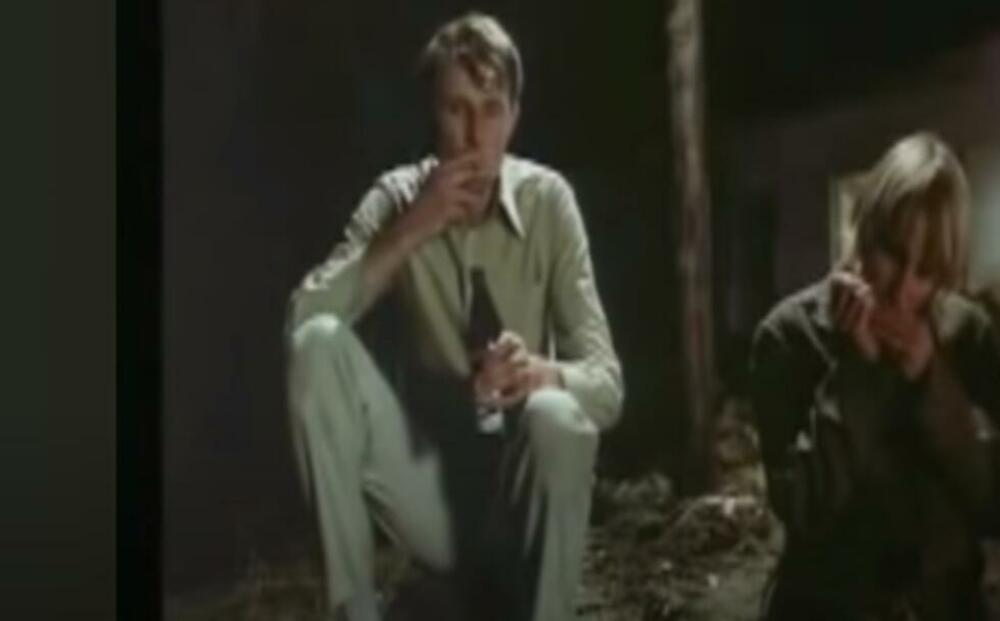 Kada su ga u jednom od njih 2002. posetili novinari, Saša nije želeo ni da se fotografiše