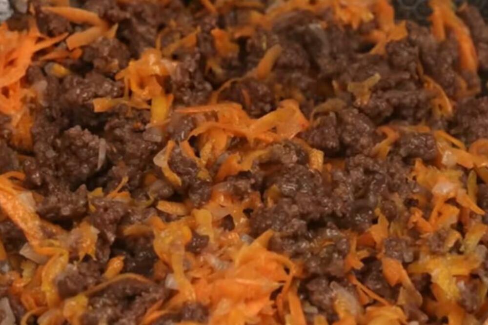 NAJBRŽI RECEPT ZA GULAŠ OD DŽIGERICE GOTOV ZA 20 MINUTA: Bogat i preukusan ručak za svačiji džep - obožavaćete