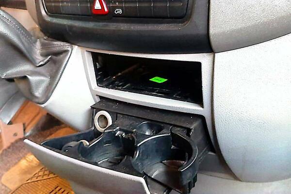 KAO DA SU NAŠLI ĆUP DEDA TRAJKA: Carinici na Batrovcima ZAUSTAVILI kombi, a u njemu imali ŠTA i da VIDE! (FOTO)