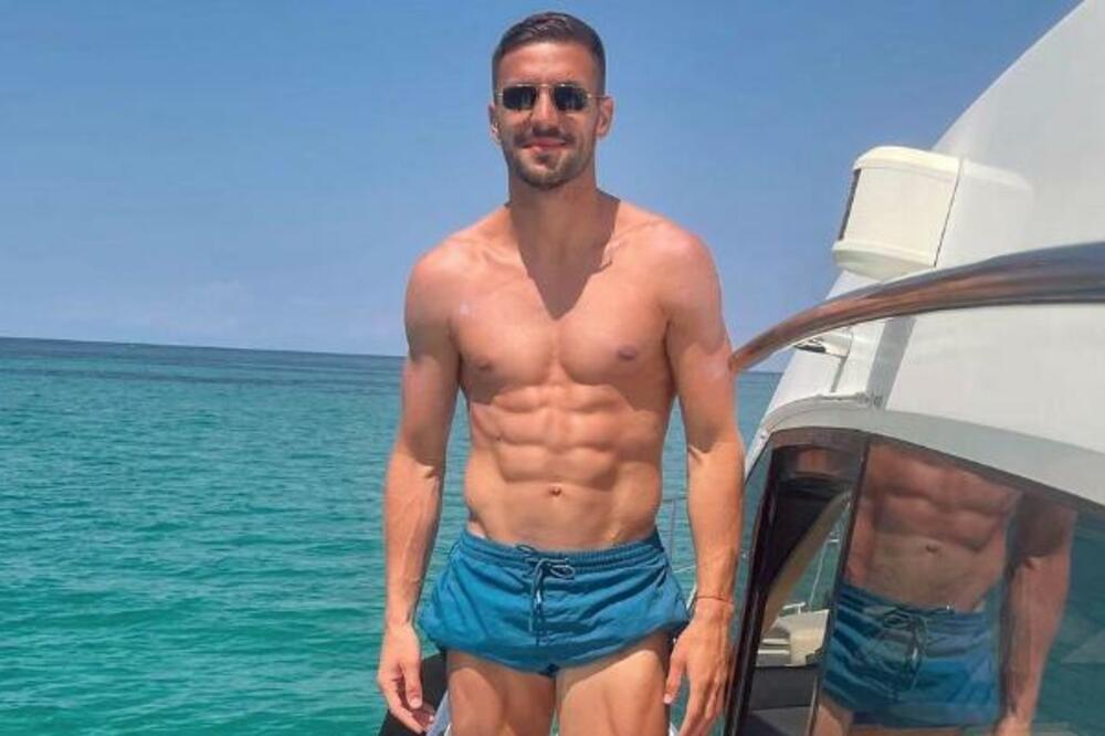 KAPITEN SRBIJE SE SKINUO NA JAHTI, ŽENE GLEDAJU I NE TREPĆU: Od prizora PADAJU VILICE, pašćete u TRANS (FOTO)