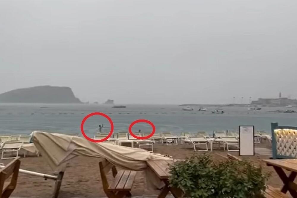 UHVAĆENI NA DELU: Snimljeni na plaži u BUDVI, uprkos poplavama RADILI OVO (VIDEO)