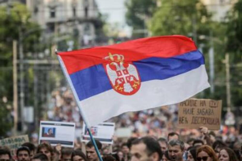 STUDENTI SE OKUPILI ISPRED ZGRADE MINISTARSTVA, PROTESTI U BEOGRADU SE NASTAVLJAJU: Ići će u blokadu na 2 lokacije