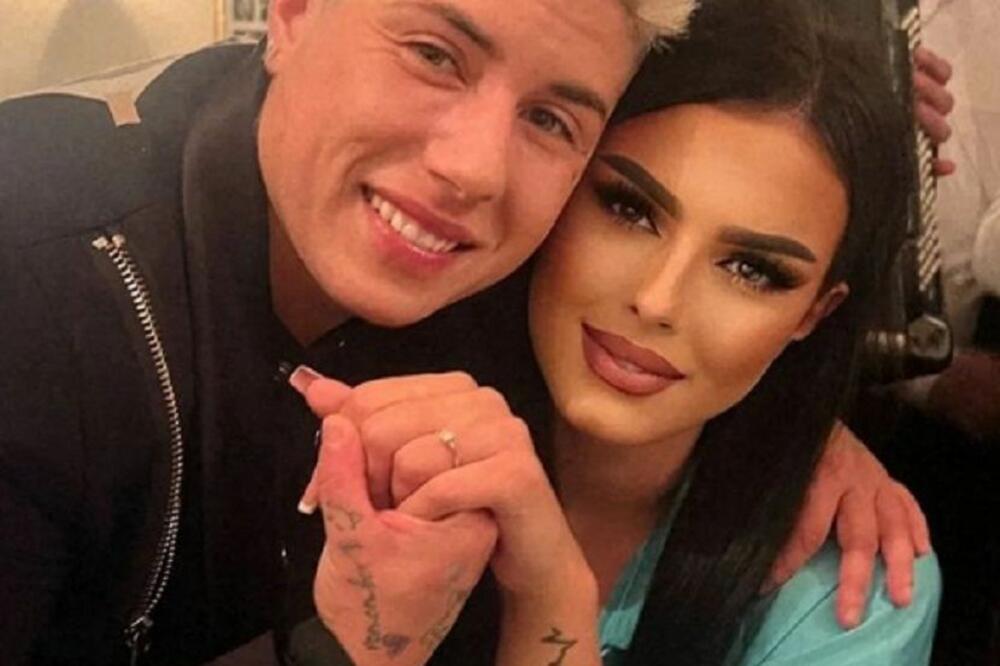 REKLA JE DA! MATORA ZAPROSILA ANITU U RESTORANU: Pogledajte kako je sve IZGLEDALO, nije štedela na PRSTENU