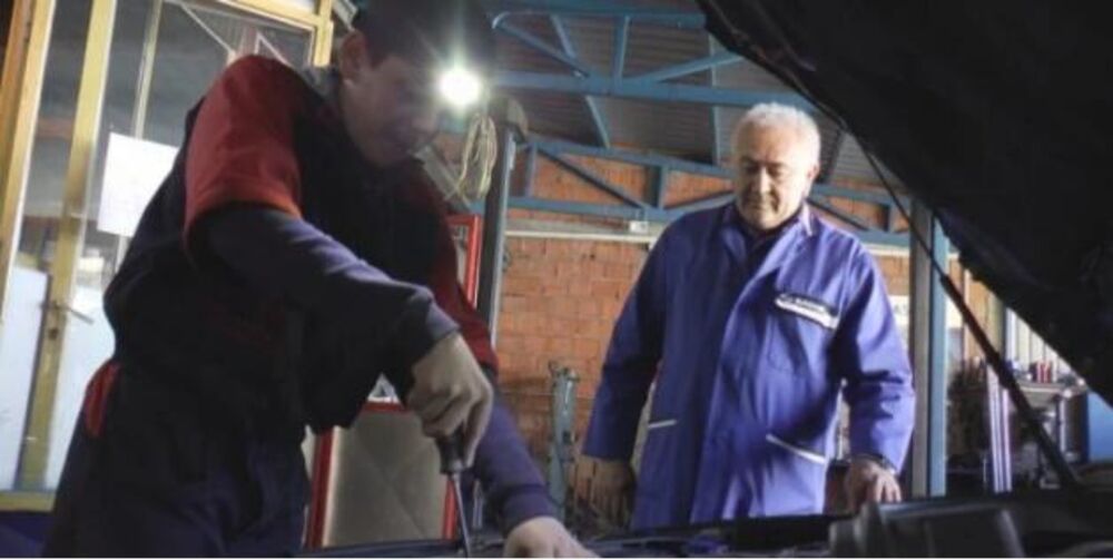 Nikola Jovanović, Automehaničar