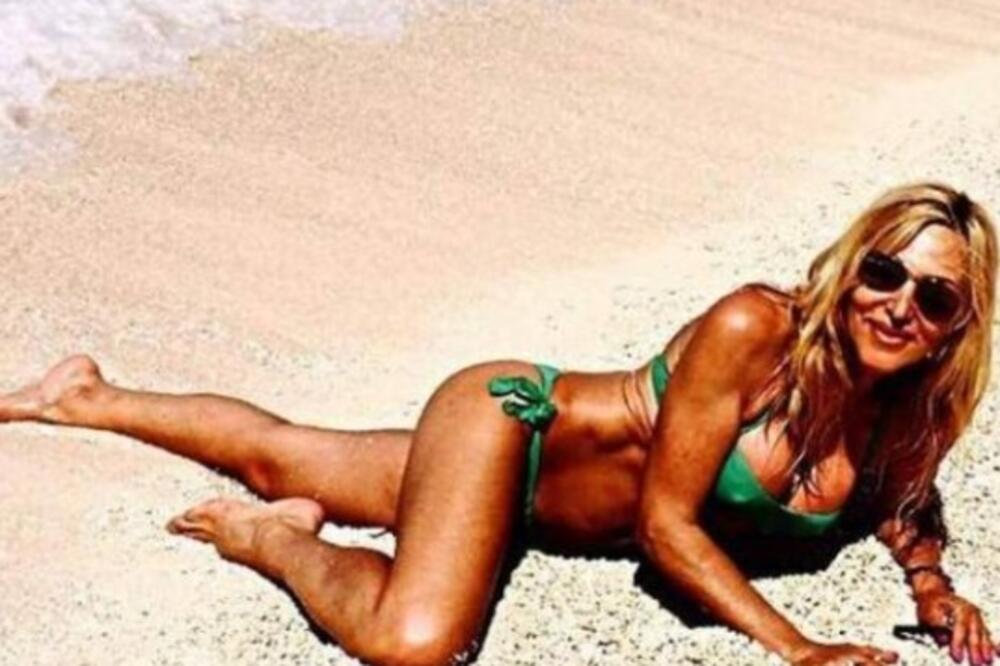 OVA ŽENA JE RODILA PEVAČICU O KOJOJ SE OVIH DANA BRUJI! Svi se pitaju kako je moguće da OVAKO IZGLEDA, PRAVA BOMBA