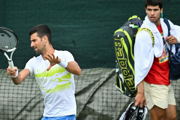 NOVAK UTERUJE STRAH: Đoković i Alkaras snimljeni zajedno pre početka Vimbldona, evo šta su tačno radili! (VIDEO)