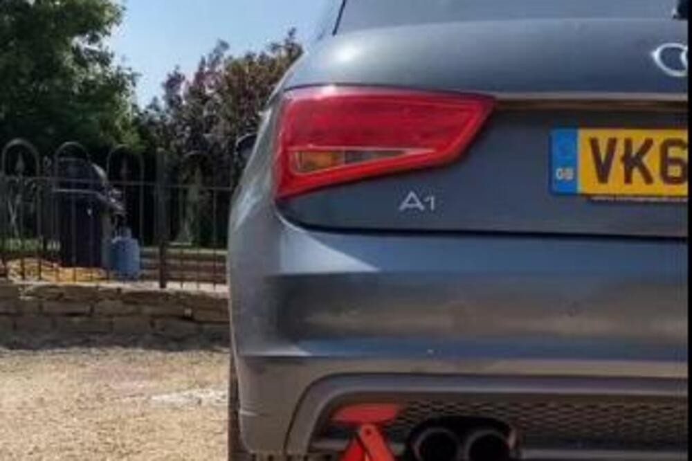 VOZILA JE "AUDI" ČETIRI GODINE, A ONDA JE SAZNALA ŠTA IMA U GEPEKU: Ostala je ŠOKIRANA kada je ugledala (VIDEO)